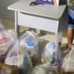 PM prende suspeito de facção com arma e 11 cestas básicas