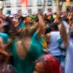 Homem morre ao beber água com droga em festa