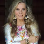 Bruna Lombardi completa 75 anos com novo livro e beleza que encanta gera��es