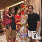 Ivete Sangalo curte balada na França com novo namorado e filho