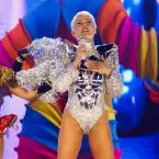Xuxa responde haters e revela piada de Junno sobre polêmica de figurino