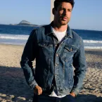 Cauã Reymond explica nudez masculina em série e diz que corpo do homem também é objetificado