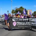 Mulheres v�o �s ruas por vota��o de lei contra misoginia