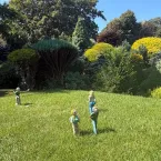 Figurinha de corredora pelada volta a vila em miniatura ap�s pol�mica