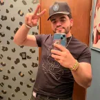 Comediante � morto a tiros por homens em motocicletas durante transmiss�o ao vivo