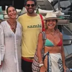 Ivete Sangalo curte férias na França com novo namorado e família