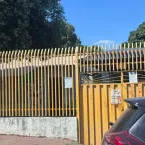 Creche com fios expostos e banheiros sem portas continua funcionando em Cuiab� ap�s fim do prazo para transfer�ncia