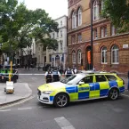 Mulher é acusada de esfaquear quatro homens em Londres