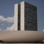 IA reduz dinheiro do jornalismo no Brasil