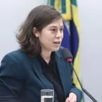 IA reduz dinheiro do jornalismo no Brasil