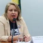 IA reduz dinheiro do jornalismo no Brasil
