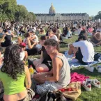Eclipse solar total atrai multidões e forma filas na Europa