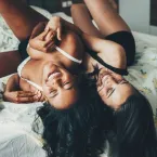 Amiga Esconde Relacionamento com Outra Mulher: 'Sinto-me Tra�da'