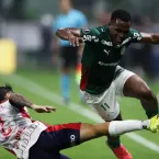 Palmeiras empata no fim e complica vida na Libertadores