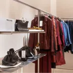 Roupas de segunda m�o viram moda nas grandes lojas