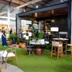 Casas prontas para instalar: cabana, eletroposto e módulo gourmet