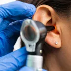 Perda auditiva: entenda como ela afeta o c�rebro e o equil�brio