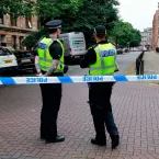 Pol�cia ca�a suspeito ap�s dois homens serem encontrados mortos em Glasgow