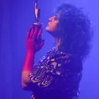 Cantora Luiza Girardello lan�a clipe emocionante sobre depend�ncia afetiva