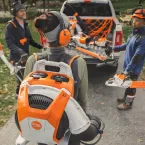 Jardinagem eletrificada: como equipamentos movidos a bateria estão mudando o paisagismo