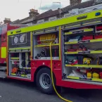Incêndio em carro elétrico leva à evacuação de supermercado Tesco em Glasgow