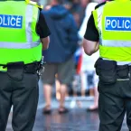 Médico britânico é deportado por estuprar prostitutas após não pagar
