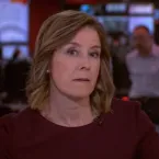 Apresentadora da BBC passa vergonha ao vivo após erro no teleprompter