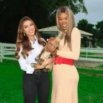 Nicole Bahls homenagea Benny Briolly batizando cabra em seu s�tio