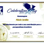 Pioneiro do wingsuit recebe honraria inédita da federação internacional no Brasil