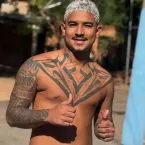 Bandidos armados assaltam chácara de reality show na internet e roubam joias