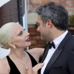 Lady Gaga tem filha e revela significado especial do nome da beb�