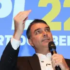 Flávio Bolsonaro quer reduzir governo, aumentar prisões e mudar SUS e escola