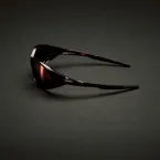 Travis Scott une forças com Oakley em coleção exclusiva de óculos