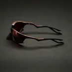 Travis Scott une forças com Oakley em coleção exclusiva de óculos