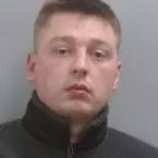 Vingança com trator: homem destrói casa de rival na Inglaterra