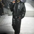 Carlinhos Maia estreia como modelo em desfile de luxo em Mil�o