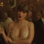 Taylor Swift e Dakota Johnson usam brincos acessíveis no novo clipe