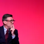 Governo brit�nico planeja aumento na isen��o de imposto para proteger aposentados