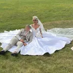 Noiva de 19 anos grita com convidados no altar ap�s cerim�nia de casamento