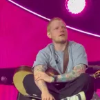 Ed Sheeran chama ídolo para show após polêmica política em sua turnê