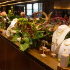 Joalheria de luxo lan�a cole��o inspirada em lagos canadenses em Salvador