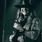 Fábio Rizental homenageia Milton, Djavan e Luiz Melodia em show único