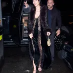 Dakota Johnson completa 37 anos com festa exclusiva e look ousado