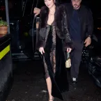 Dakota Johnson completa 37 anos com festa exclusiva e look ousado