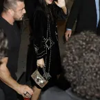 Dakota Johnson completa 37 anos com festa exclusiva e look ousado
