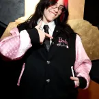 Billie Eilish muda o cabelo para loiro ruivo e surpreende os fãs