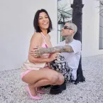 Travis Barker passa por cirurgia no braço e explica internação