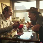 Tommy Lee Jones surge sorridente em evento ap�s luto