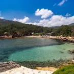 Famosa ilha de Ibiza fecha praias após 26 vazamentos de esgoto