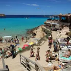 Famosa ilha de Ibiza fecha praias após 26 vazamentos de esgoto